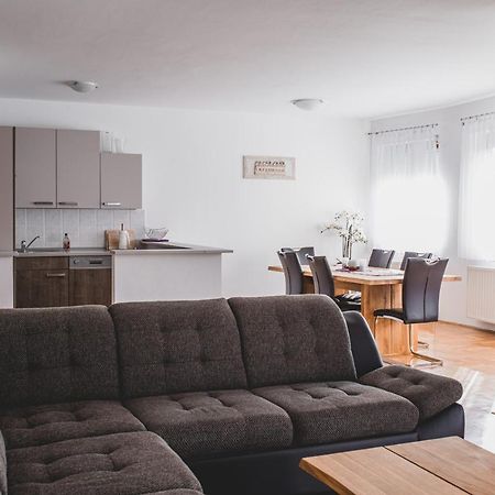Helles 3 Schlafzimmer Apartment Zwischen Zagreb Zentrum & Natur Экстерьер фото