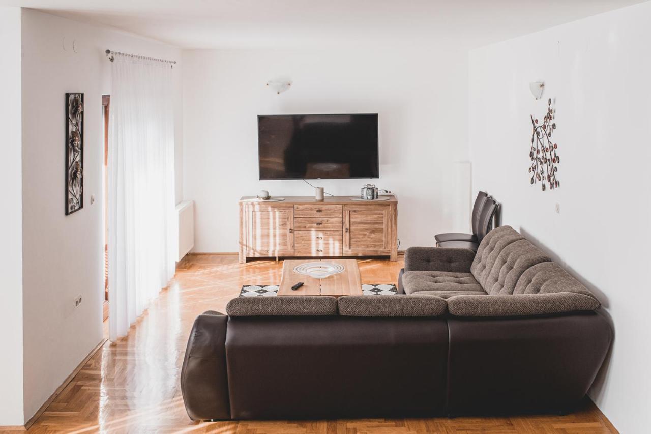 Helles 3 Schlafzimmer Apartment Zwischen Zagreb Zentrum & Natur Экстерьер фото
