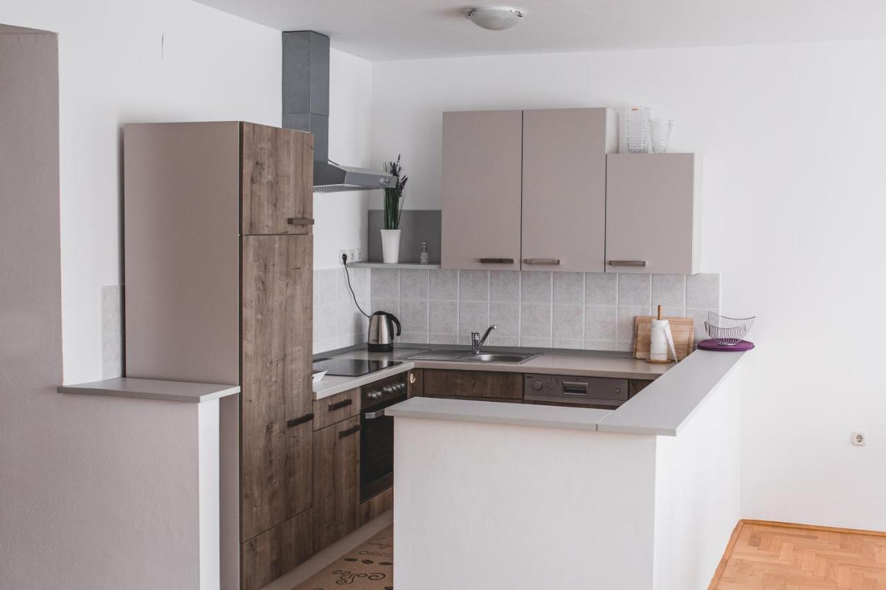 Helles 3 Schlafzimmer Apartment Zwischen Zagreb Zentrum & Natur Экстерьер фото